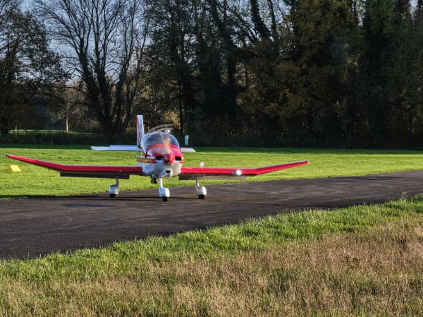 Grefrather Flugplatz mit Flugzeug