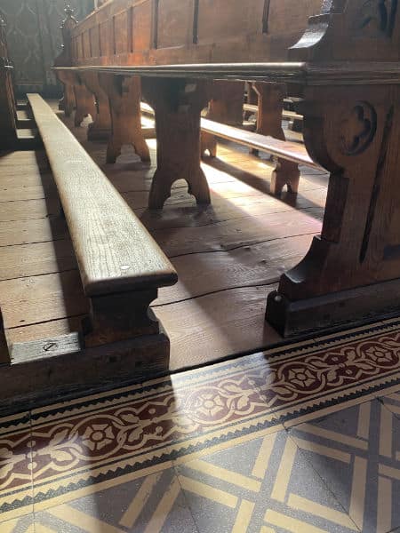 Kirchenbank mit Geschichte Kirchenbank mit Geschichte